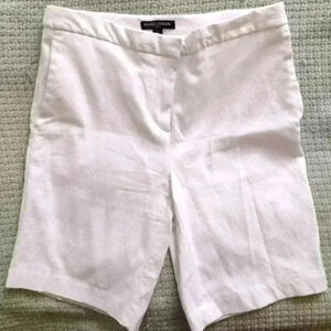 White women stretch shorts sz 6 like new